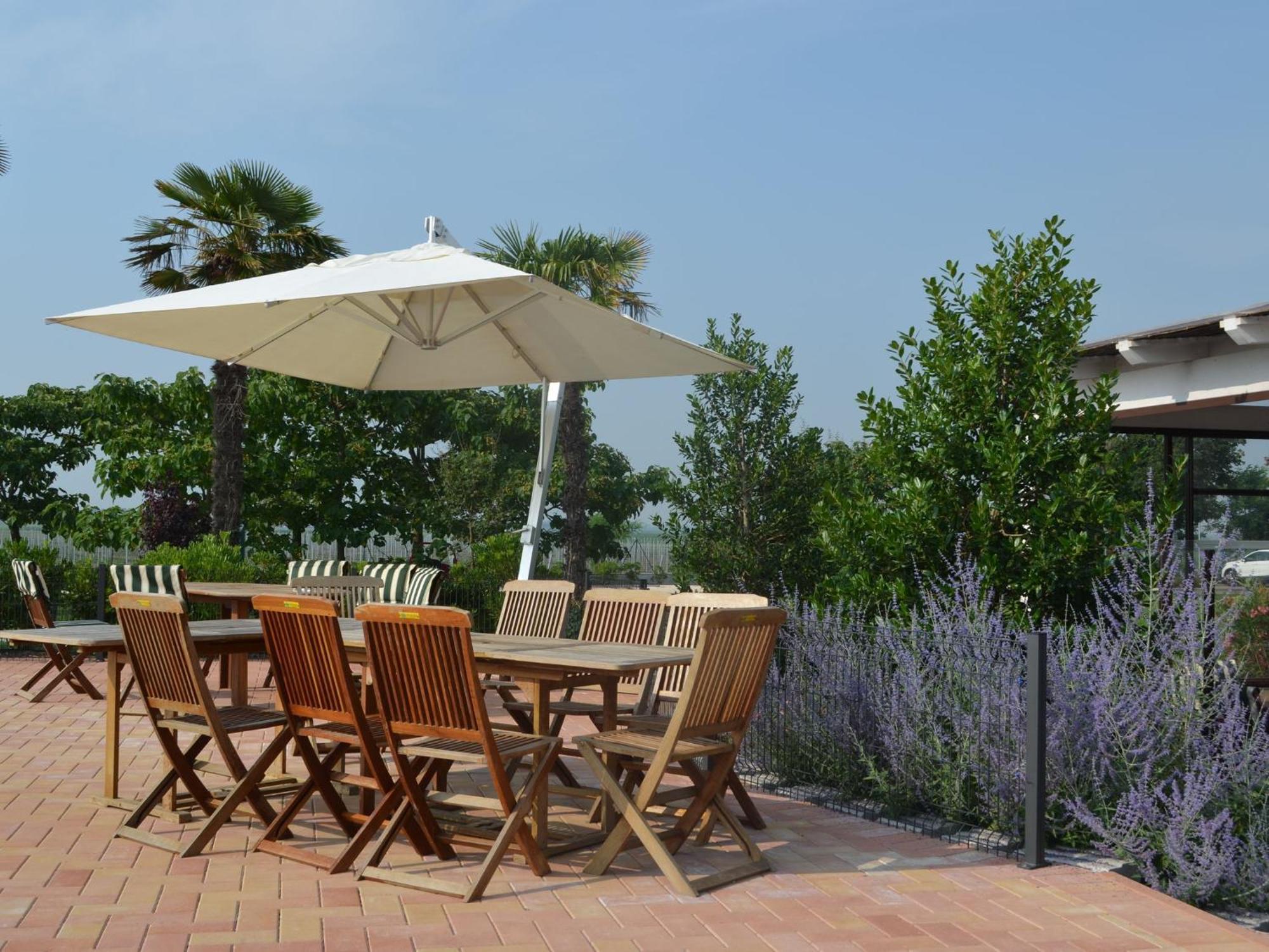 Characteristic Apartment In Codigoro With Pool Bagian luar foto