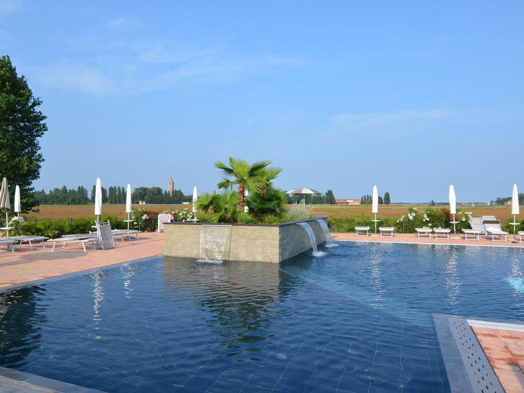 Characteristic Apartment In Codigoro With Pool Bagian luar foto