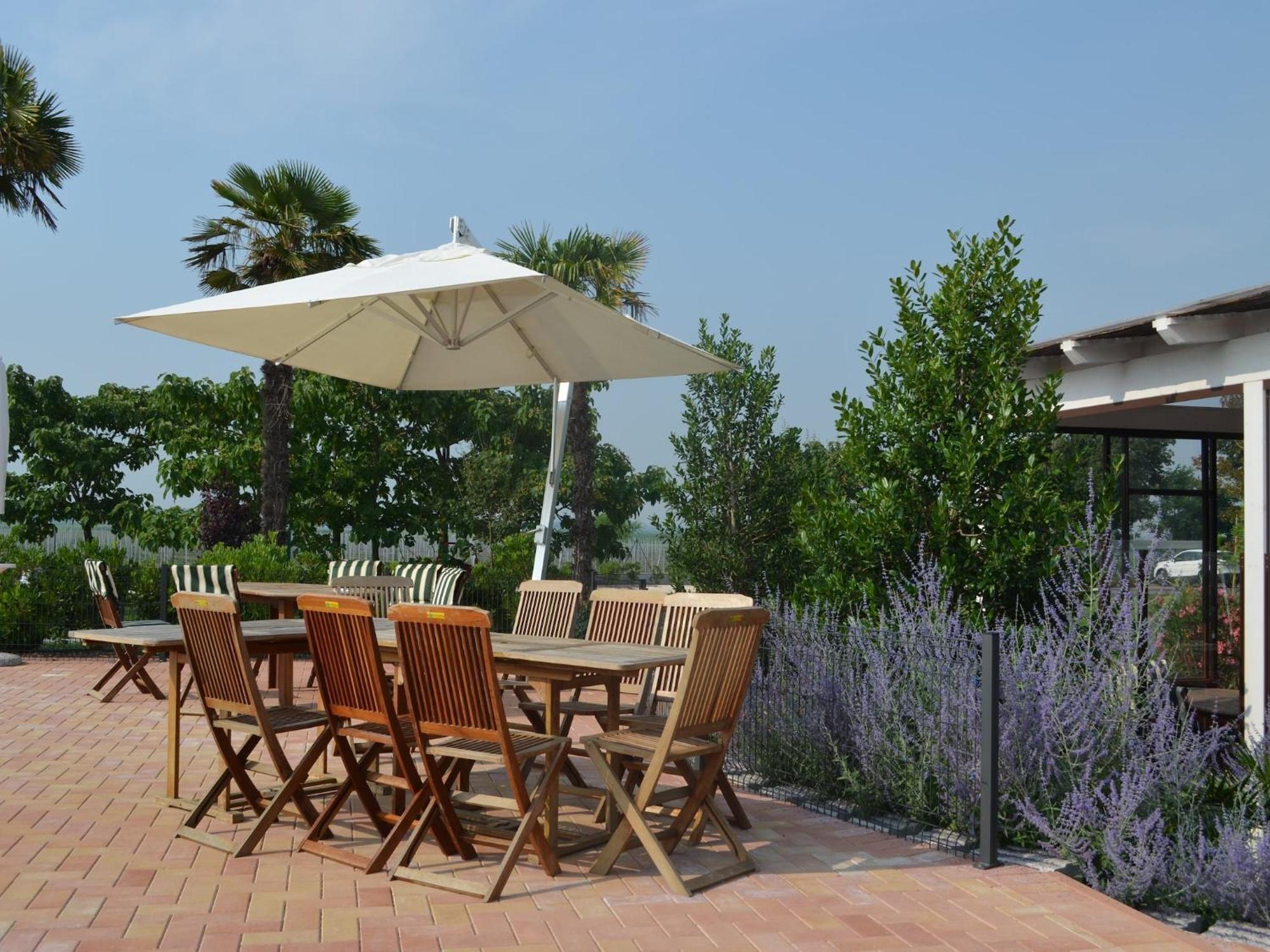 Characteristic Apartment In Codigoro With Pool Bagian luar foto