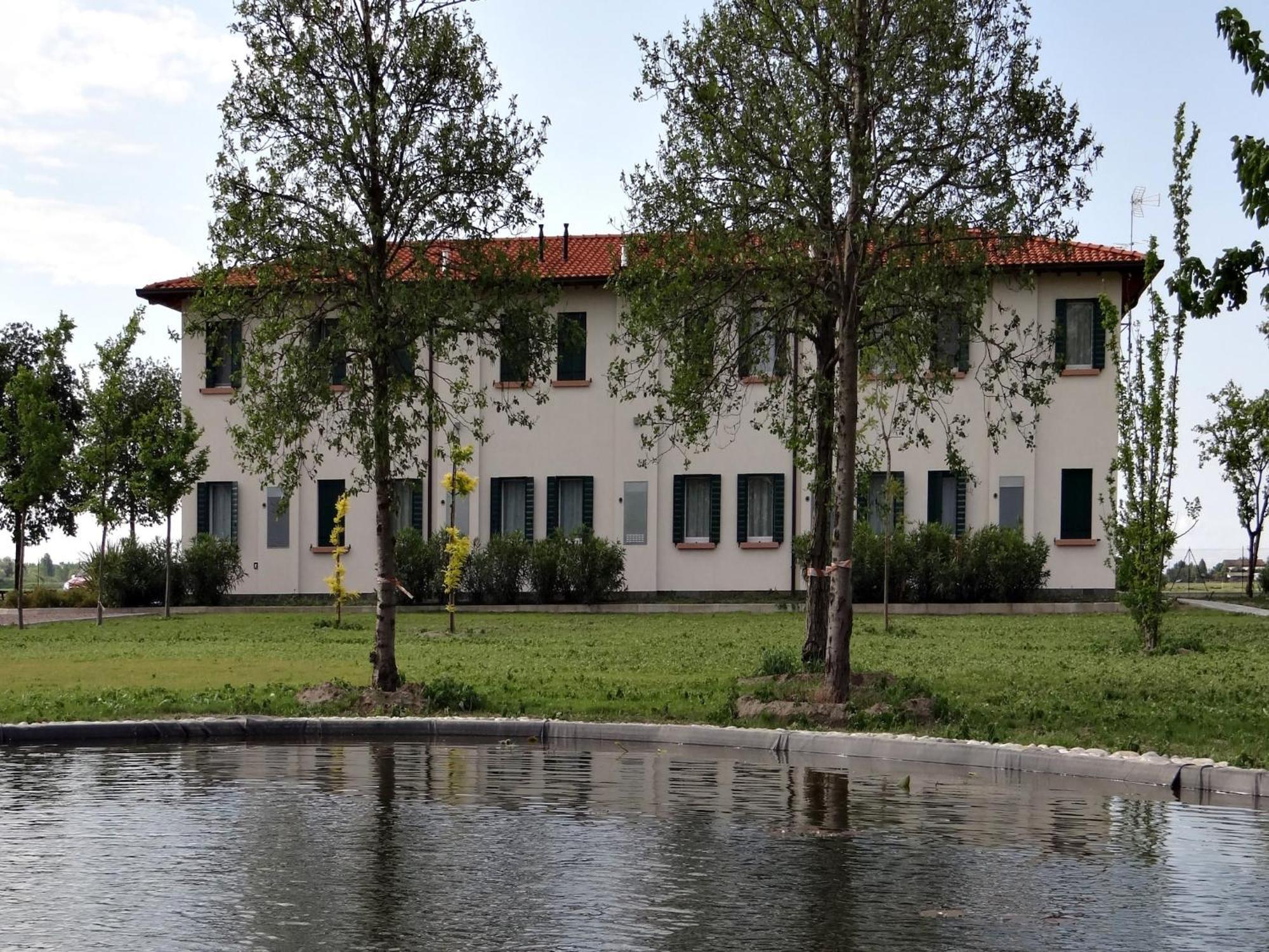 Characteristic Apartment In Codigoro With Pool Bagian luar foto