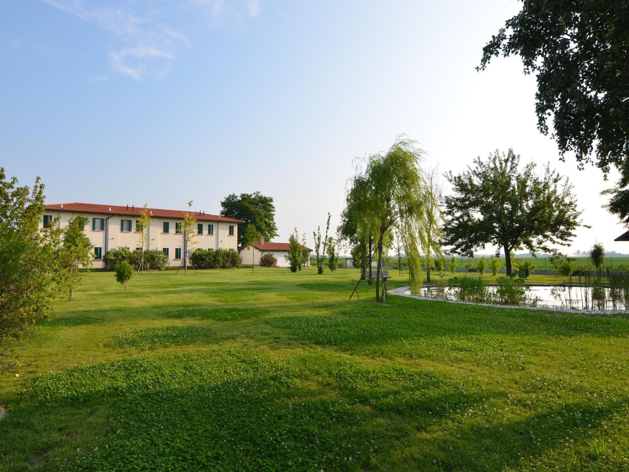 Characteristic Apartment In Codigoro With Pool Bagian luar foto