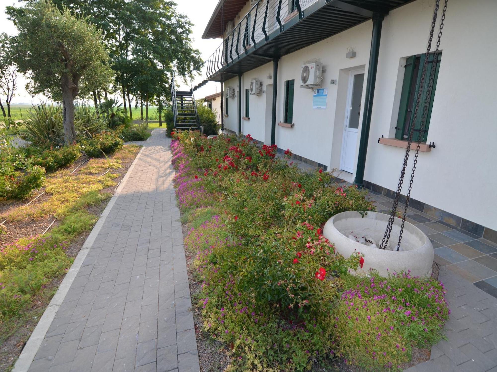 Characteristic Apartment In Codigoro With Pool Bagian luar foto