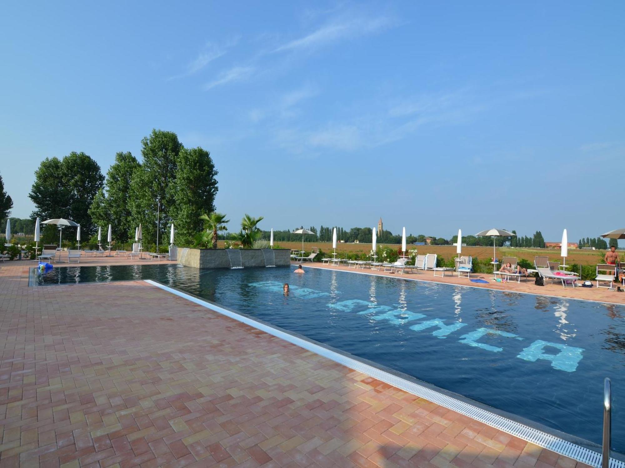 Characteristic Apartment In Codigoro With Pool Bagian luar foto